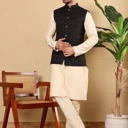 MULTI SHADES Men Regular Kurta with Pyjamas image 4