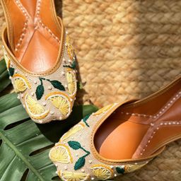 Kurrbat Women Embellished Ethnic Mojaris with Embroidered Flats-picture-24