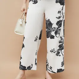 CODE by Lifestyle Women Floral Printed Mid-Rise Flat-Front Regular Trousers-picture-4