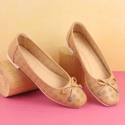Mochi Textured Block Pumps with Bows-21