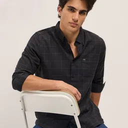THE BEAR HOUSE Men Slim Fit Opaque Checked Casual Shirt-image-95