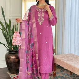 Moda Rapido Floral Embroidered Sequinned Chanderi Silk Kurta With Trousers & Dupatta image 2
