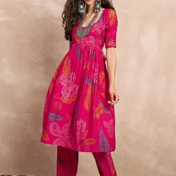InWeave Floral Printed Panelled Kurta With Trousers-picture-10