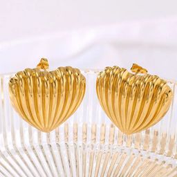 DressBerry Heart Shaped Studs Earrings-image-79