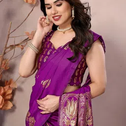 DIVASTRI Woven Design Zari Saree-image-7