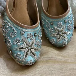 DESI COLOUR Women Embellished Ethnic Mojaris Flats-42