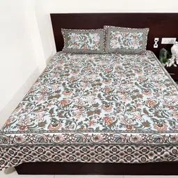 Marika White & Green Floral Printed Cotton 260 TC King Bedsheet Set 2.74 m x 2.36 m-picture-11