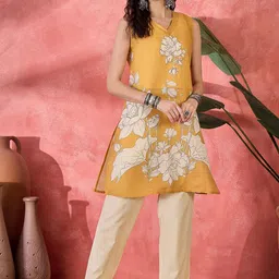 Sangria Floral Printed V-Neck Tunic & Trousers Co-Ord Set-image-43