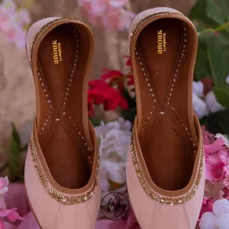 Anouk Women Ethnic Mojaris with Embroidered Flats-image-81