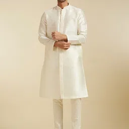 Diwas by Manyavar Floral Embroidered Thread Work Mandarin Collar Straight Kurta-image-25