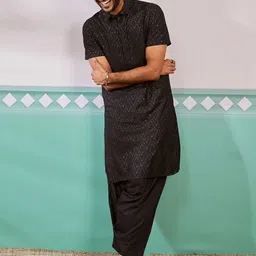 VASTRAMAY Men Embroidered Regular Kurta with Patiala-43