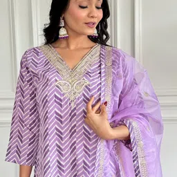 Divyadham Textiles Abstract Printed Thread Work Kurta with Trousers & Dupatta image 4
