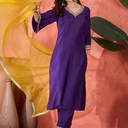 Sangria Floral Yoke Deisgn V Neck Zari Straight Kurta & Trousers With Dupatta-22