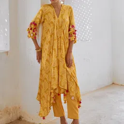 Pallavi Jaipur Gulbahar MarigoldPrinted V-Neck Tunic With Trouser-image-26