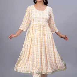SMIEN Women Self Design Cotton Blend Kurta Sets-image-98