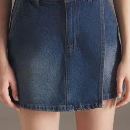 Trendyol Koyu Mavi Women Washed Denim Shorts-picture-31