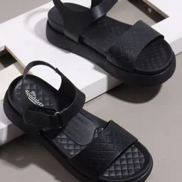 The Roadster Lifestyle Co Women Textured Casual Comfortable Flatform-Heeled Sandals-46