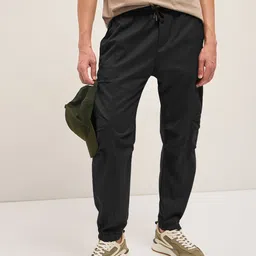 THE BEAR HOUSE MenSolid Relaxed Cargos Trousers-picture-33