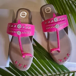 Dhaga Women Pink Ethnic Embellished Flat Kolhapuri-picture-13