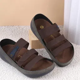 Mochi Men Solid Comfort Sandals-image-94