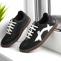 Beeone Men Striped Sneakers-image-2