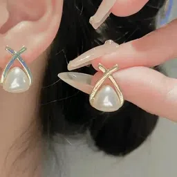 ONUYX Triangular Studs Earrings image 2