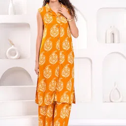 OH MI DIOS Women Ethnic Motifs Printed Kurta with Trousers-picture-36