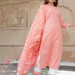 Vestimento Women Printed Regular Kurti with Trousers & With Dupatta image 3