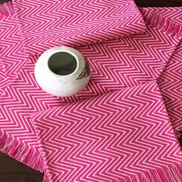 Ode & Cleo Pink 7 Pieces Intricate Texture Design Table Runner with Table Mats image 2