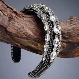 Bijoux by Priya Chandna Women Black & White Embellished Hairband-image-10