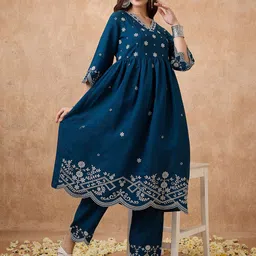 Globus Floral Embroidered Work V-Neck Scalloped Hem A-Line Kurta With Pants Festive Set-image-20