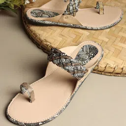 Ladies Hub Women Printed One Toe Flats-image-61
