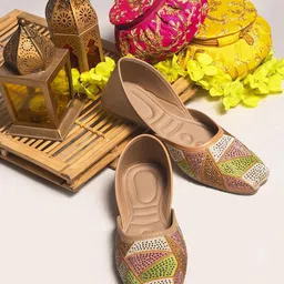 Froh Feet Women Embellished Ethnic Mojaris Flats-image-98