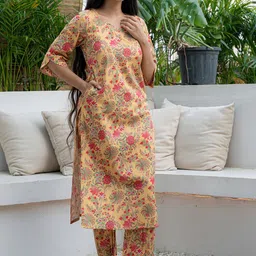 GULABOSITABO Women Floral Printed Regular Pure Cotton Kurta with Trousers-picture-26
