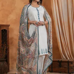 Span Floral Yoke Design Thread Work Pure Cotton Straight Kurta With Trouser And Dupatta image 3