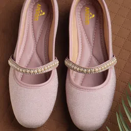 AROOM Women Embellished Ethnic Mojaris Flats-image-48