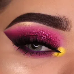 KINGDOM OF LASHES Glitter Eyeshadow 5 ml - Magenta Punch image 2