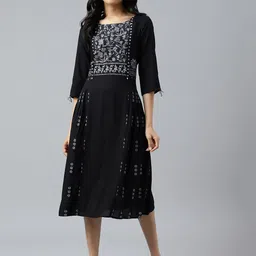W Women Black Floral Embroidered Kurta-image-93