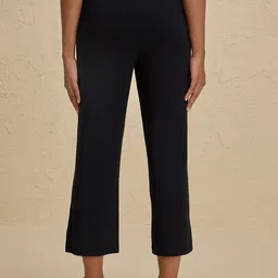 Nykd By Nykaa Summer Essential Super Soft and Comfy Modal Cropped Track Pant image 2