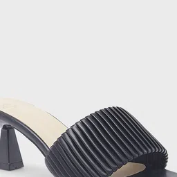 Sole To Soul Textured Open Toe Block Heels image 2