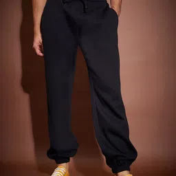 MASCLN SASSAFRAS Men Black Relaxed-Fit Mid-Rise Fleece Joggers-image-1