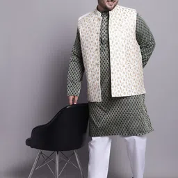 SOJANYA PLUS Woven Design Kurta & Pyjamas With Nehrujacket-40
