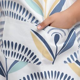 Arrabi White & Blue Floral Printed Apron With 2 Patch Pockets image 4