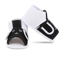 Smartots Infants Set of 3 Colourblocked Cotton Booties image 4