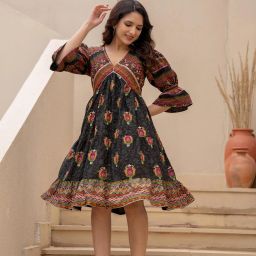Women Gathered Black Knee Length Dress-image-43
