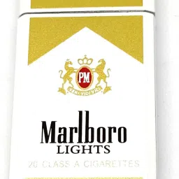 Premium Essential Refillable Marlboro Gold Design Butane Gas Windproof Flame Pocket Lighter-image-4