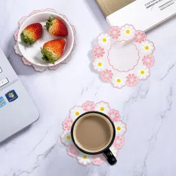 Small Daisy Silicone Trivet Heat Resistant Non-Slip Mat for Cups & Glasses 10 cm matte Finish Trivet-image-28