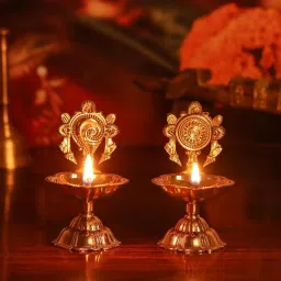 Diya for Puja Arti Deepak Deepam Oil Lamp-Shanku Chakra Vilakku Brass Table Diya Set-image-37