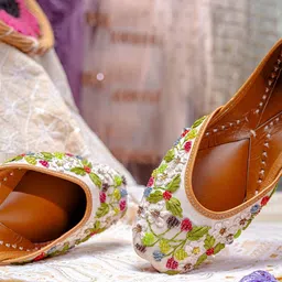 NR By Nidhi Rathi Women Embellished Ethnic Mojaris with Embroidered Flats-27