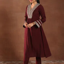 gerua by libas Libas Floral Yoke Design Pleated Sequinned Kurta With Trousers & Dupatta image 3